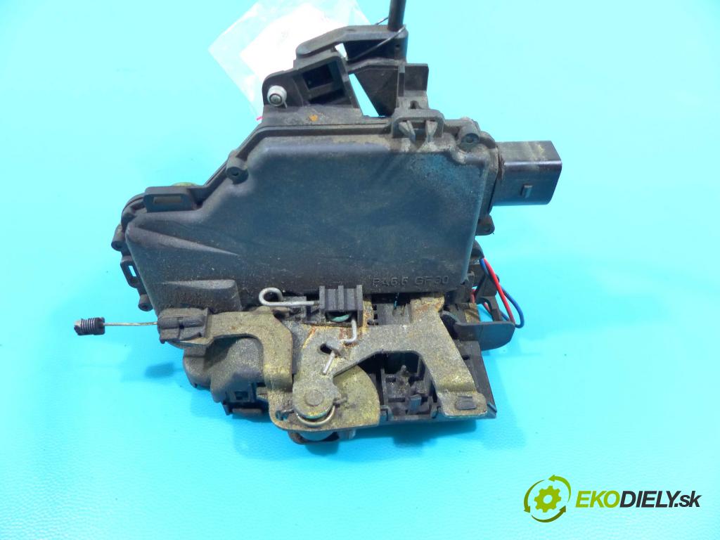 Vw Bora 1.9 tdi 116 hp manual 85 kW 1896 cm3 4- zámek zadní pravý