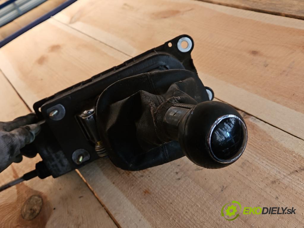 Vw Bora 1.9 tdi 116 HP manual 85 kW 1896 cm3 4- Páka: Změny: stupeň,rýchlosť 1J0711061C (Rýchlostné páky / kulisy)