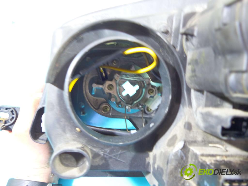 Citroen C5 I 2001-2008 2.0 hdi 136 HP automatic 100 kW 1997 cm3 5- Reflektor: pravý 9661316580 (Pravé)