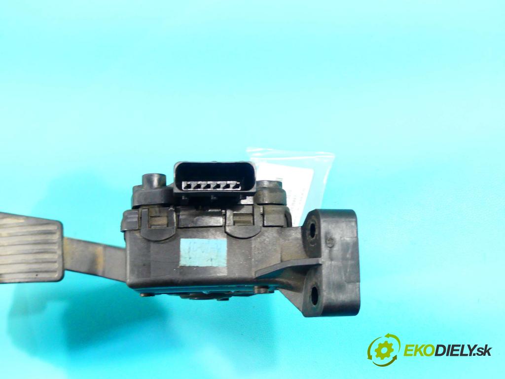 Fiat Croma II 2005-2010 2.4 jtd 200 HP automatic 147 kW 2387 cm3 5- pedále 51733559 (Pedále)