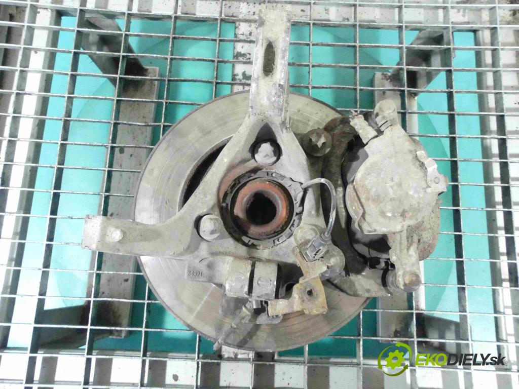 Fiat Croma II 2005-2010 2.4 jtd 200 HP automatic 147 kW 2387 cm3 5- náboj ľavé  (Náboje)