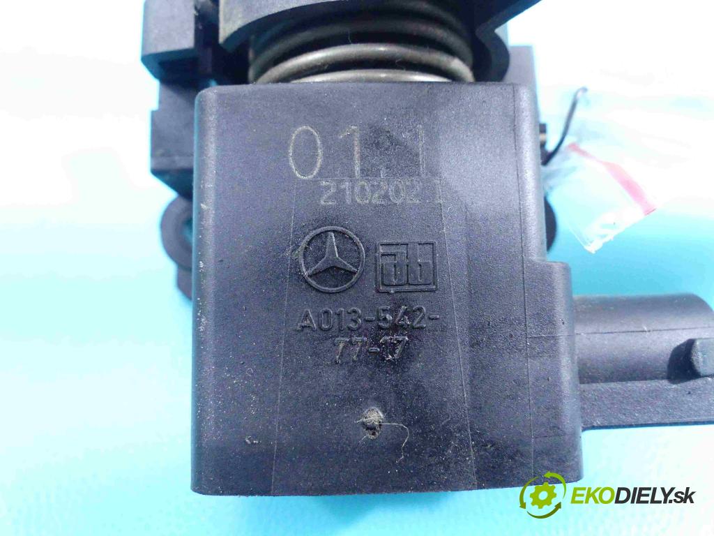 Mercedes Vaneo 1.7 cdi 91 KM manual 67 kW 1689 cm3 5- pedále A0135427717 (Pedále)