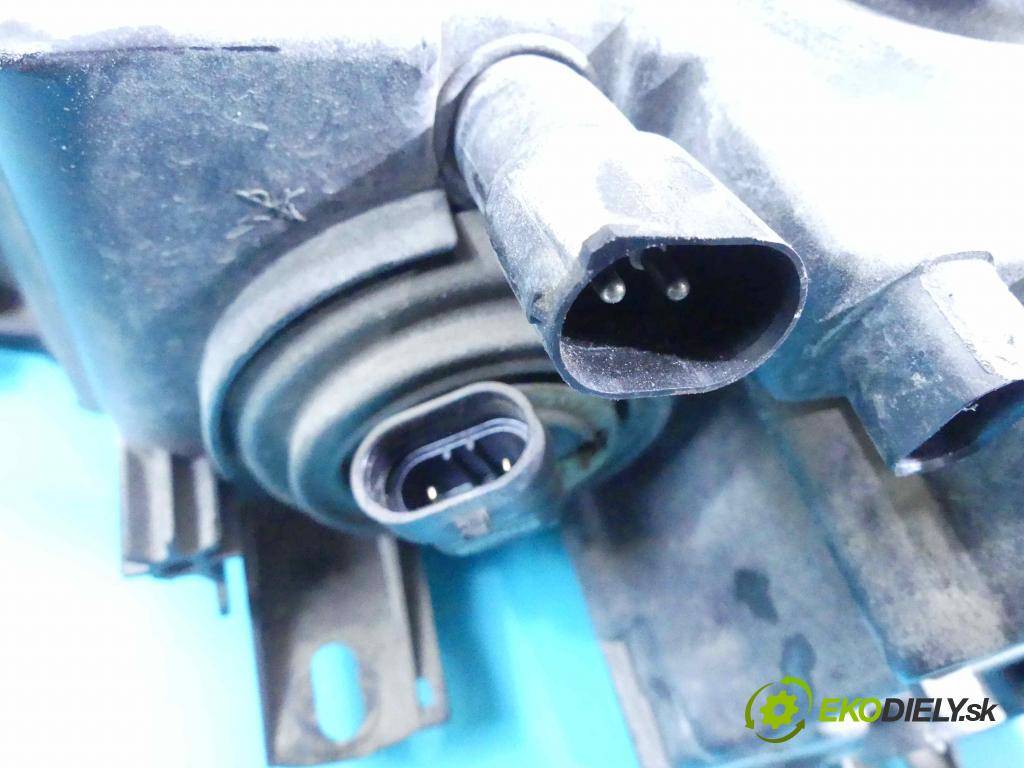 Bmw 5 E39 1996-2003 2.0 24v 150 HP manual 110 kW 1991 cm3 4- Reflektor: pravý  (Pravé)