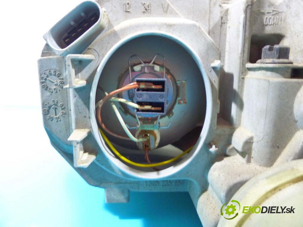 Mercedes C W203 2000-2007 2,2.0 cdi 116 HP manual 85 kW 2148 cm3 4- Reflektor: pravý 0301166202 (Pravé)