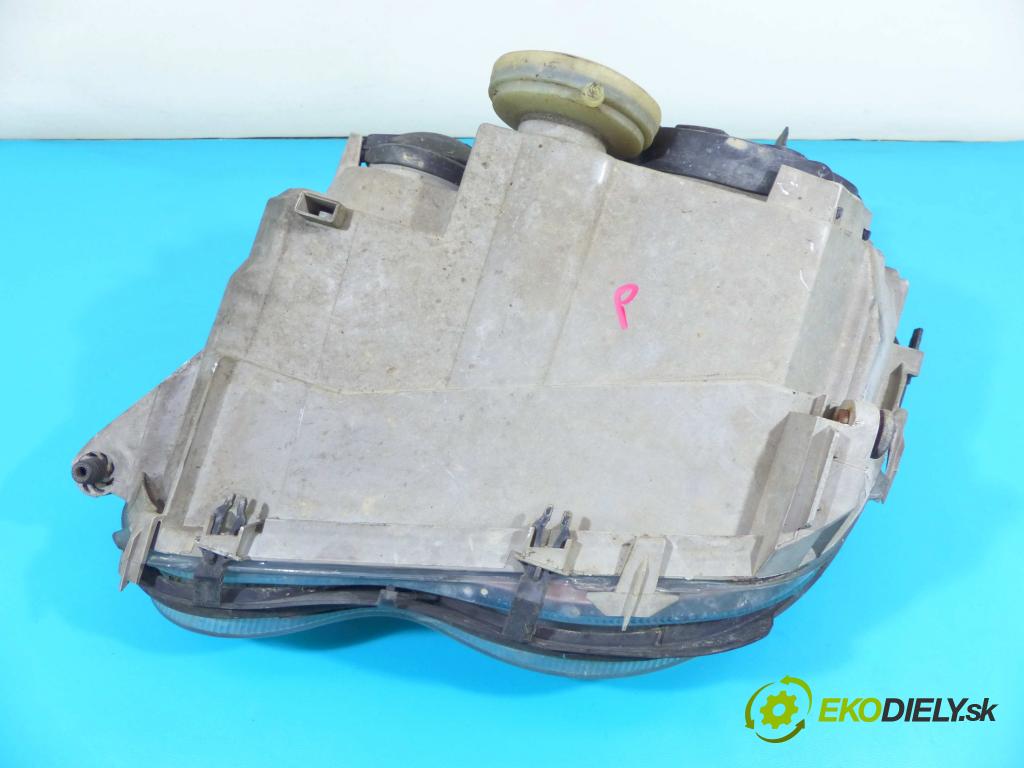 Mercedes C W203 2000-2007 2,2.0 cdi 116 HP manual 85 kW 2148 cm3 4- Reflektor: pravý 0301166202 (Pravé)