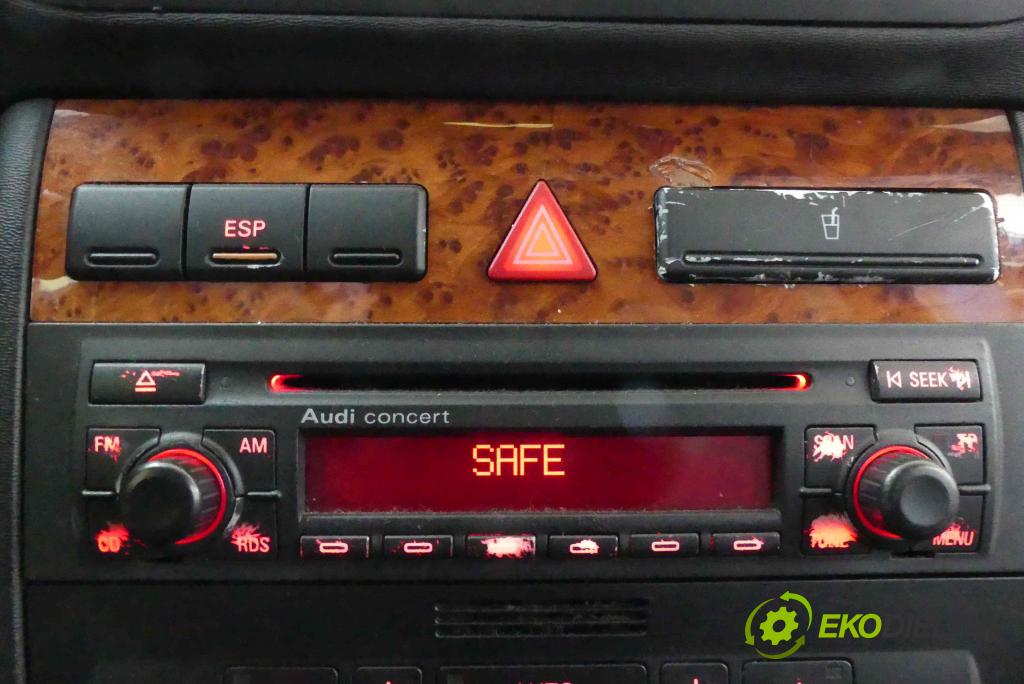 Audi A3 8L 1996-2003 1.6 SR 102 hp manual 75 kW 1595 cm3 3- Radio továrna: 8L0035186J