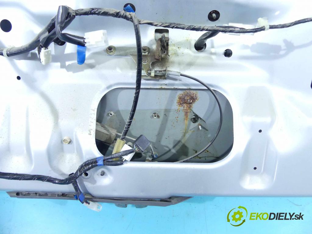 Subaru Legacy III 1999-2004 2.0 boxer 125 hp automatic 92 kW 1994 cm3 5- zadní kufrové dveře  (Zadní kapoty)