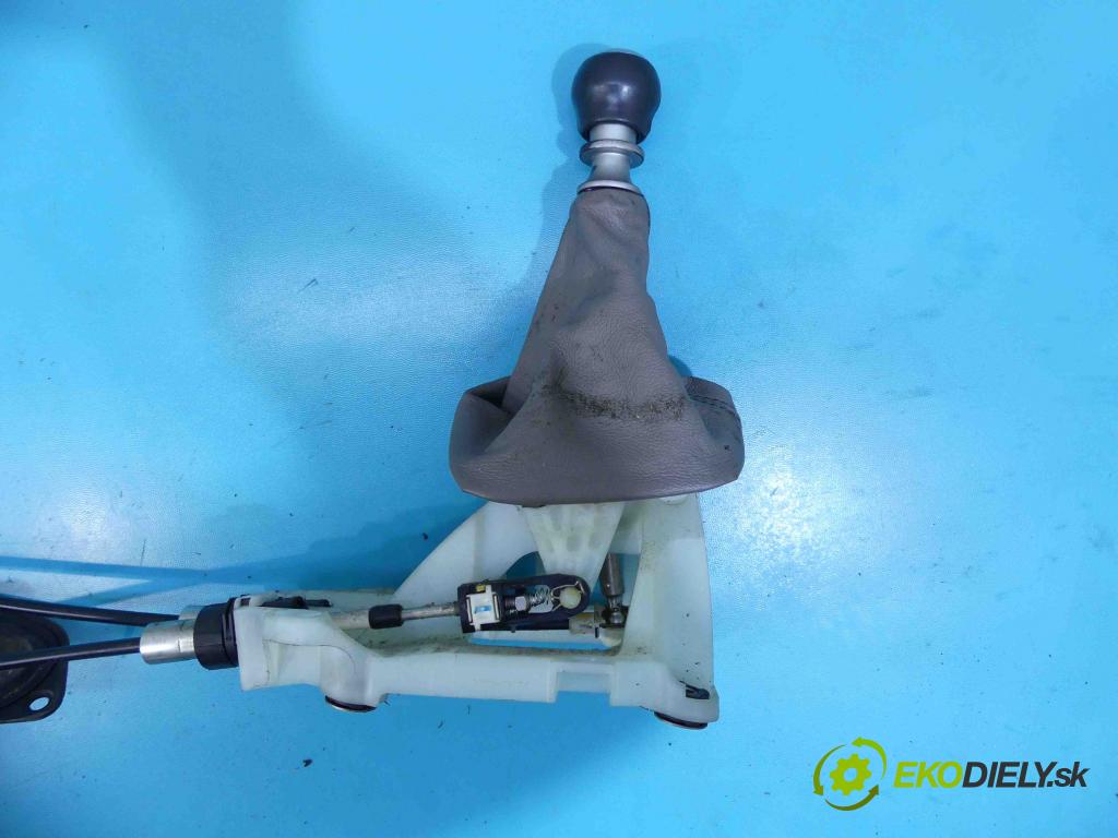 Toyota Corolla E15 2007-2014 2.0 D4D 126 HP manual 93 kW 1998 cm3 4- Páka: Změny: stupeň,rýchlosť  (Rýchlostné páky / kulisy)