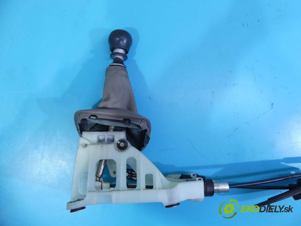 Toyota Corolla E15 2007-2014 2.0 D4D 126 HP manual 93 kW 1998 cm3 4- Páka: Změny: stupeň,rýchlosť  (Rýchlostné páky / kulisy)