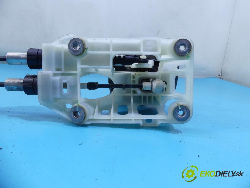 Toyota Corolla E15 2007-2014 2.0 D4D 126 HP manual 93 kW 1998 cm3 4- Páka: Změny: stupeň,rýchlosť  (Rýchlostné páky / kulisy)