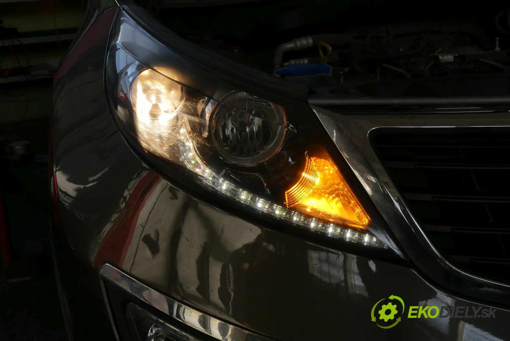 Kia Sportage III 2010-2015 2.0 crdi 184hp automatic 135 kW 1995 cm3 5- Reflektor: pravý  (Pravé)