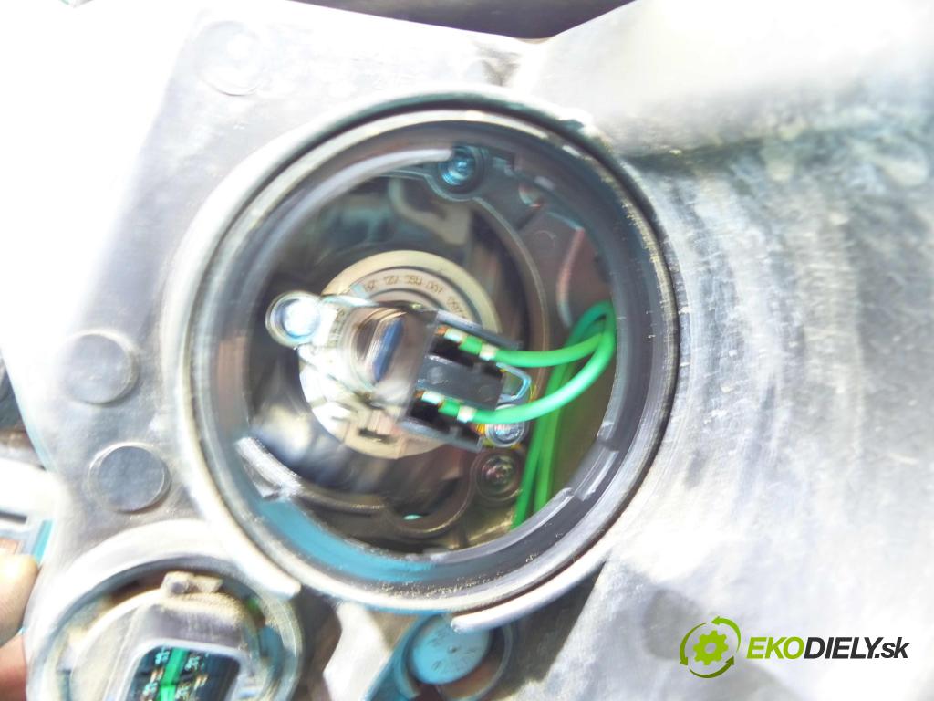 Kia Sportage III 2010-2015 2.0 crdi 184hp automatic 135 kW 1995 cm3 5- Reflektor: pravý  (Pravé)