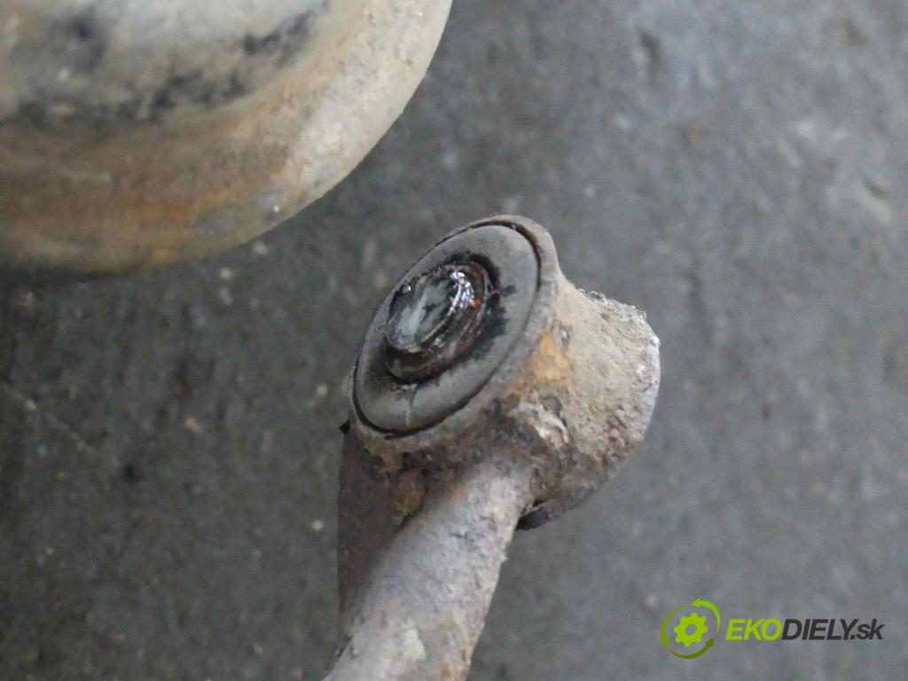 Hyundai Atos 1.0 54 hp manual 40 kW 999 cm3 5- zadní výztuha