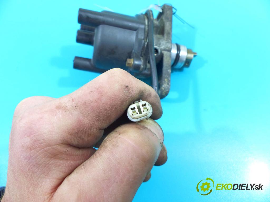 Suzuki Swift Mk5 1989-2004 1.0 53KM manual 39 kW 993 cm3 5- rozdeľovač 33100-60B5 (Rozdeľovače)