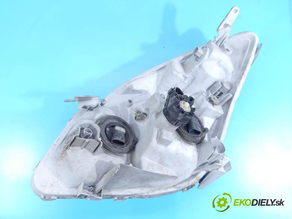 Toyota Corolla Verso I 2001-2004 2.0 D4D 90 HP manual 66 kW 1995 cm3 5- Reflektor: pravý  (Pravé)