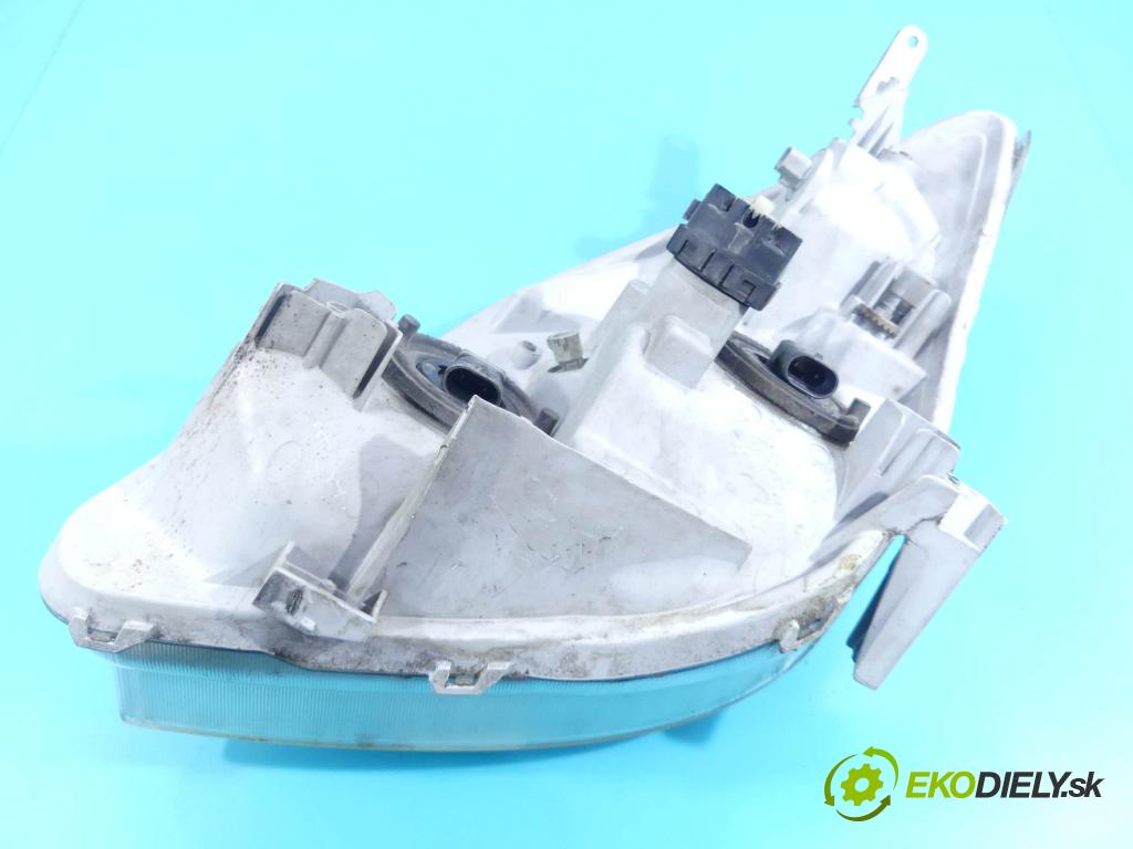 Toyota Corolla Verso I 2001-2004 2.0 D4D 90 HP manual 66 kW 1995 cm3 5- Reflektor: pravý  (Pravé)