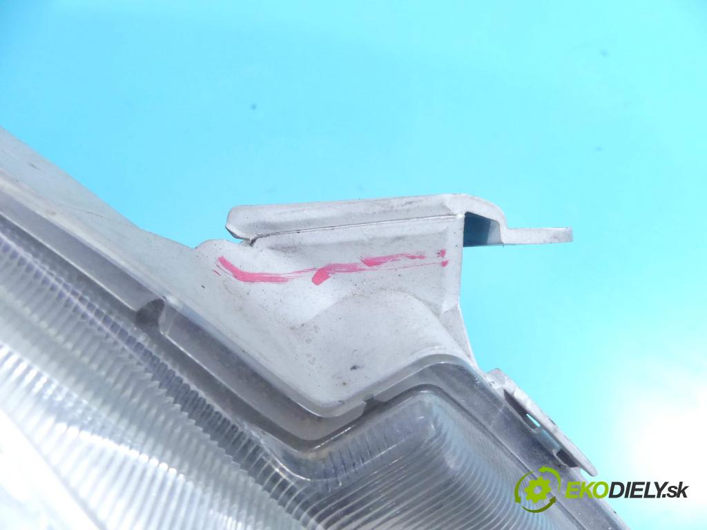 Toyota Corolla Verso I 2001-2004 2.0 D4D 90 HP manual 66 kW 1995 cm3 5- Reflektor: pravý  (Pravé)