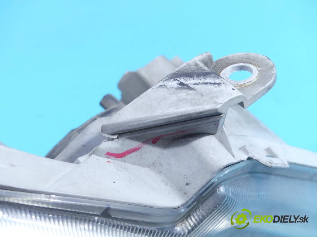 Toyota Corolla Verso I 2001-2004 2.0 D4D 90 HP manual 66 kW 1995 cm3 5- Reflektor: pravý  (Pravé)