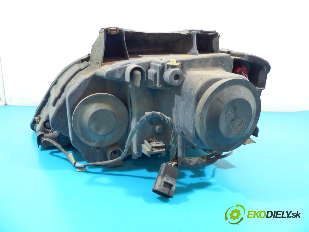 Chrysler Pacifica 3.5 V6 252KM automatic 185 kW 3518 cm3 5- Reflektor: pravý  (Pravé)