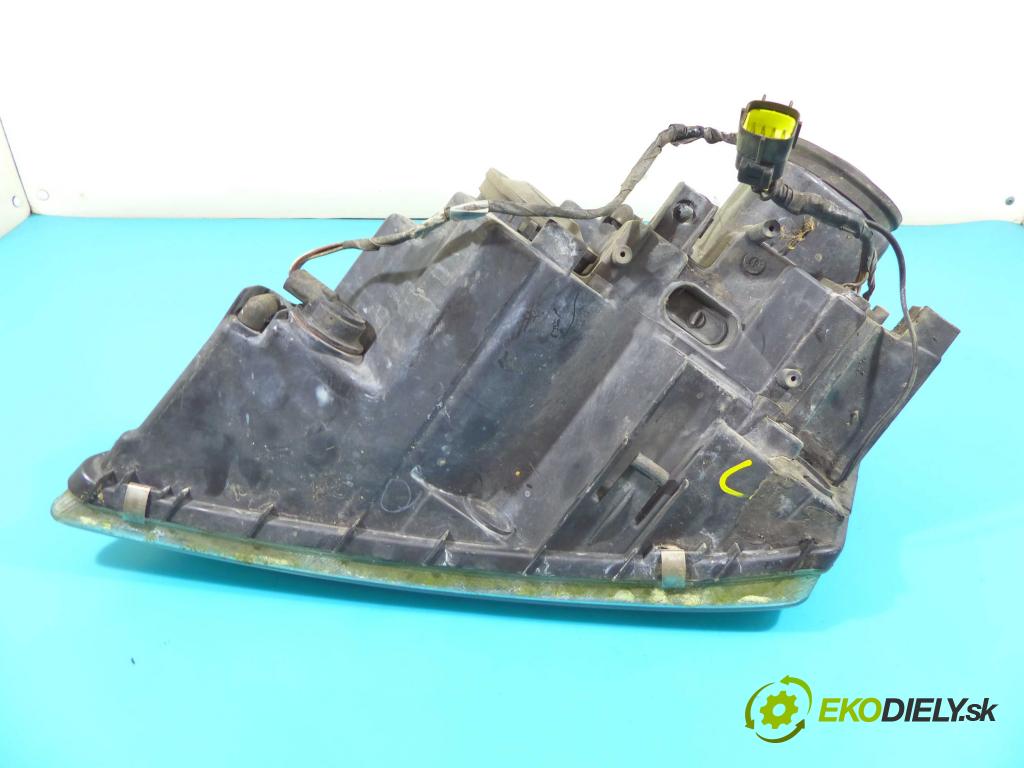 Chrysler Pacifica 3.5 V6 252KM automatic 185 kW 3518 cm3 5- Reflektor: pravý  (Pravé)