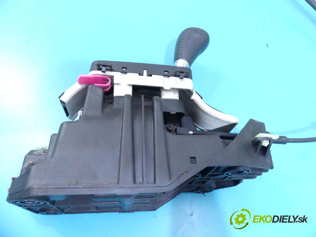 Chrysler Pacifica 3.5 V6 252KM automatic 185 kW 3518 cm3 5- Páka: Změny: stupeň,rýchlosť 04683981AB (Rýchlostné páky / kulisy)