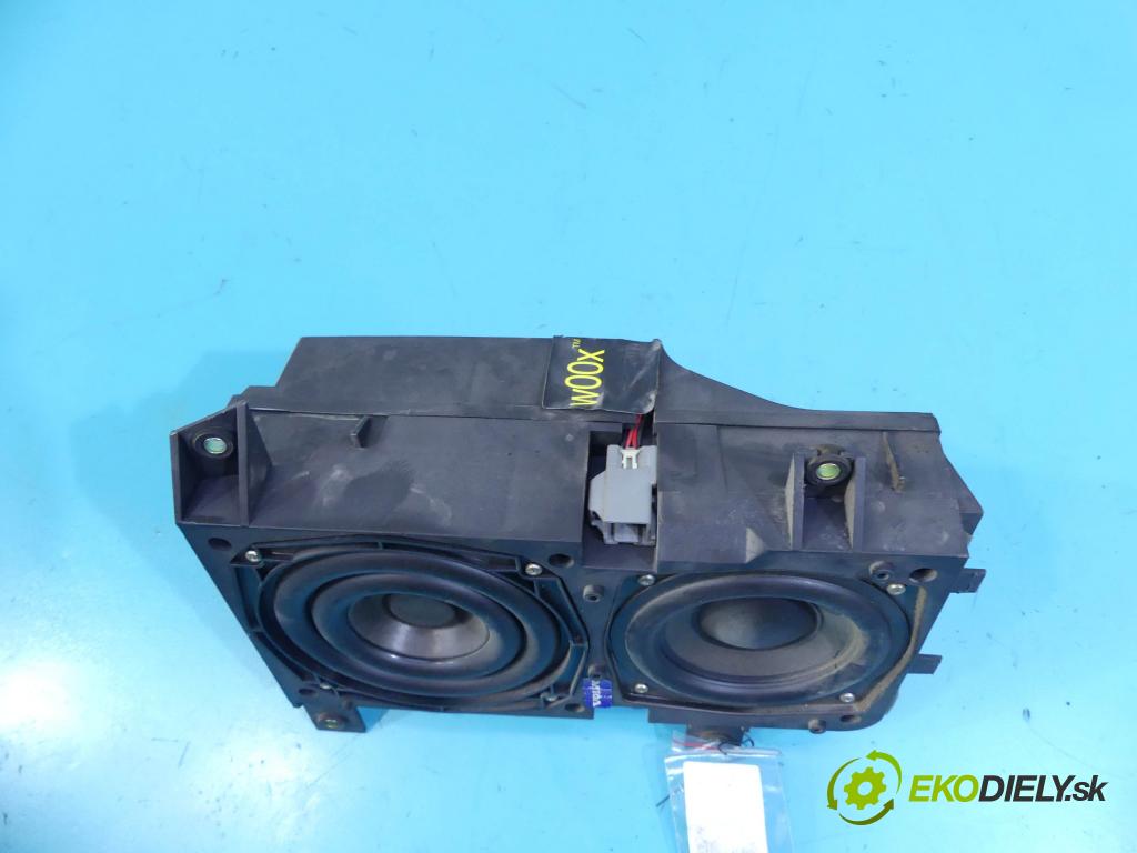 Volvo V40 I 1995-2004 1.9 dci 116 HP manual 85 kW 1870 cm3 5- Subwoofer: 30630166 (Audio zariadenia)