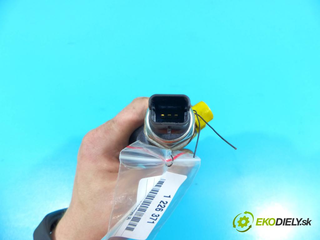 Citroen C4 Grand picasso 1.6 hdi 109 HP automatic 80 kW 1560 cm3 5- lišta vstrekovacia 9654592680 (Vstrekovacie lišty)