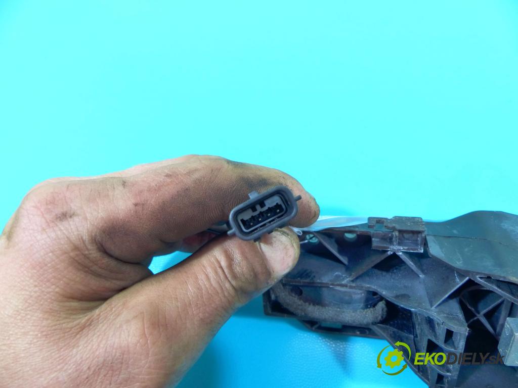 Renault Megane III 2008-2016 1.6 DCI 131 HP manual 96 kW 1599 cm3 5- rukoväť predné ľavé mimo: 806070032R (Vonkajšie predné ľavé)