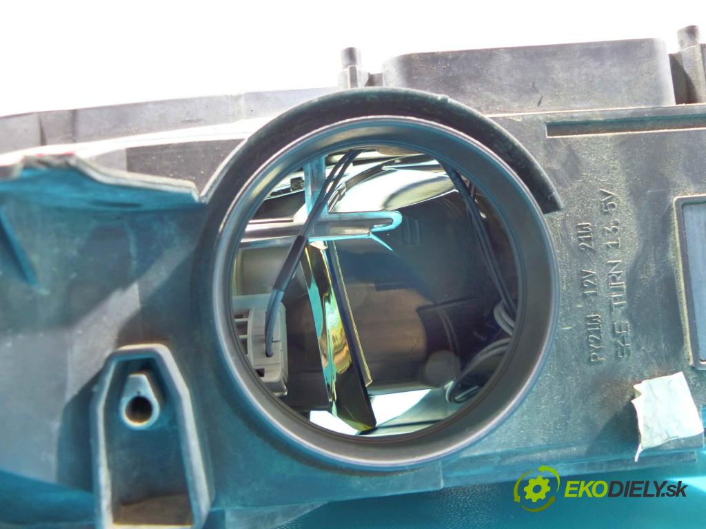 Ford Focus Mk3 2010-2018 1.0 T 101 HP manual 74 kW 999 cm3 5- Reflektor: pravý F1EB-13W029-AB (Pravé)