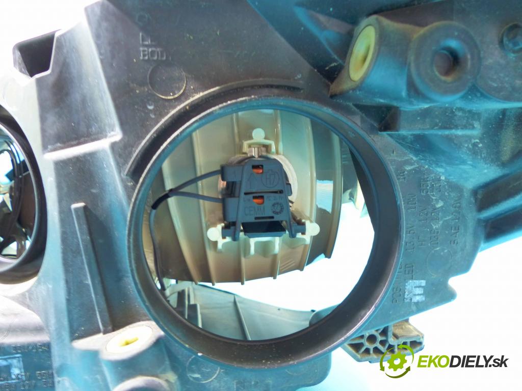 Ford Focus Mk3 2010-2018 1.0 T 101 HP manual 74 kW 999 cm3 5- Reflektor: pravý F1EB-13W029-AB (Pravé)