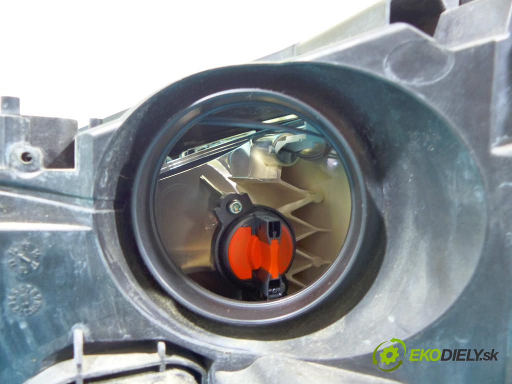 Ford Focus Mk3 2010-2018 1.0 T 101 HP manual 74 kW 999 cm3 5- Reflektor: pravý F1EB-13W029-AB (Pravé)