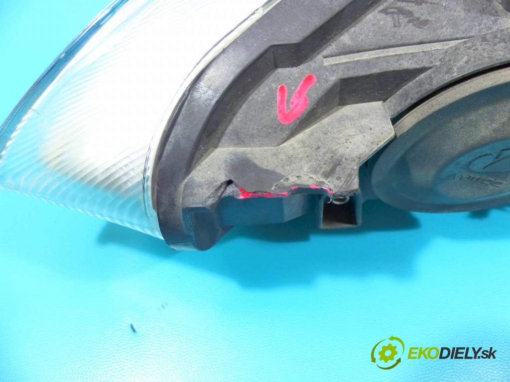 Ford Focus Mk3 2010-2018 1.0 T 101 HP manual 74 kW 999 cm3 5- Reflektor: pravý F1EB-13W029-AB (Pravé)