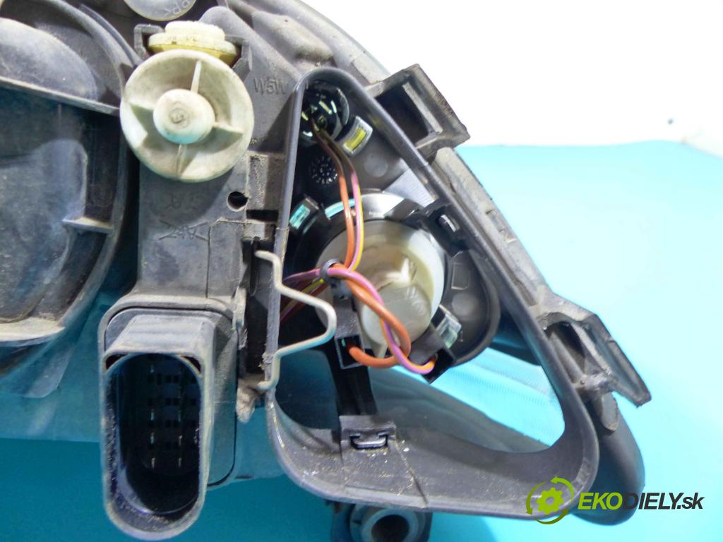 Seat Cordoba II 6L 2002-2008 1.4 16v 75 HP manual 55 kW 1390 cm3 4- Reflektor: pravý 6L1941022A (Pravé)