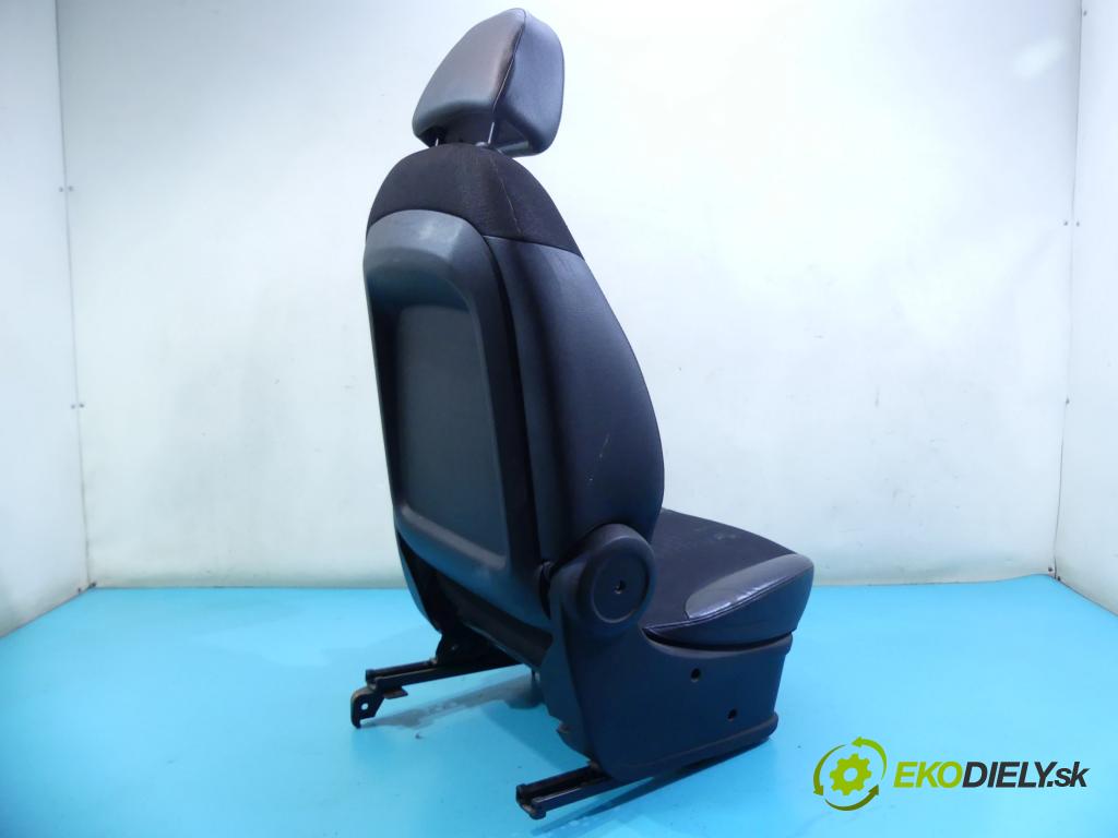 Fiat Idea 1.4 16V 95 hp manual 70 kW 1368 cm3 5- Sedadlo pravý  (Sedačky, sedadla)