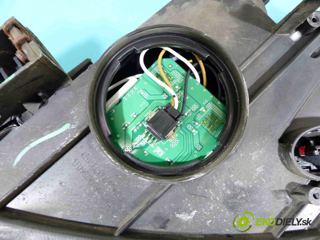 Kia Sportage III 2010-2015 2.0 CRDI 184hp manual 135 kW 1995 cm3 5- Reflektor: pravý 92102-3U310 (Pravé)