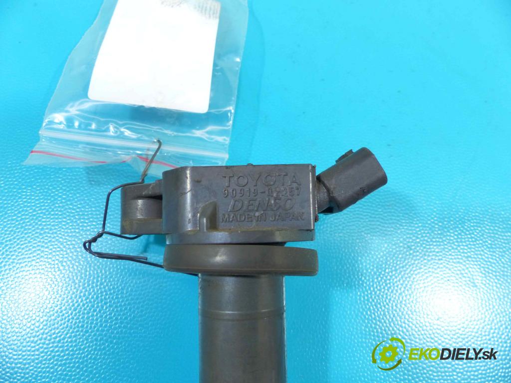 Toyota Yaris III 2011-2020 1.3 vvti 99 HP manual 73 kW 1329 cm3 5- cievka zapaľovacia 90919-02257 (Zapaľovacie cievky, moduly)
