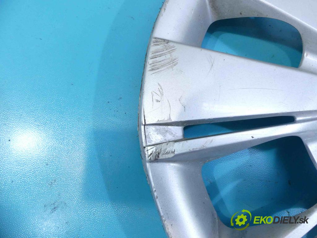 Toyota Yaris III 2011-2020 1.3 vvti 99 HP manual 73 kW 1329 cm3 5- puklica R15 (Puklice)