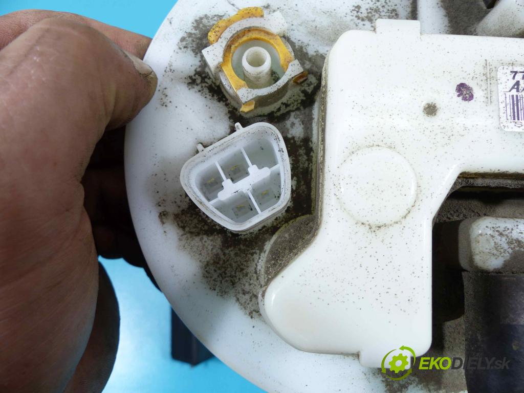 Toyota Yaris III 2011-2020 1.3 vvti 99 hp manual 73 kW 1329 cm3 5- čerpadlo paliva 77704-0D070