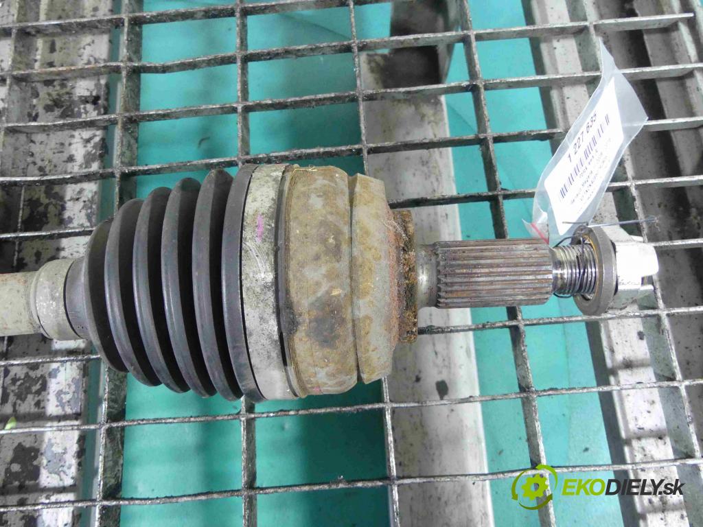 Renault Megane III 2008-2016 1.6 DCI 131 HP manual 96 kW 1599 cm3 5- poloos ľavé 8200725510 (Poloosy)