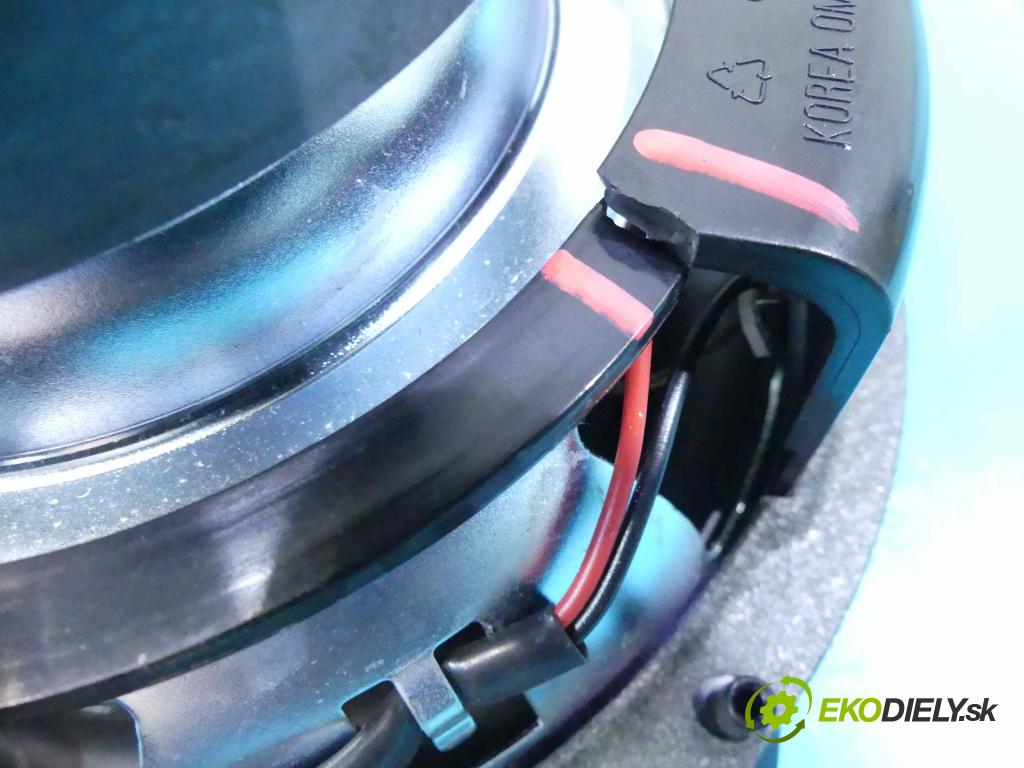 Hyundai I40 1.7 crdi 116 HP manual 85 kW 1685 cm3 4- Subwoofer: 96380-3Z150 (Audio zariadenia)