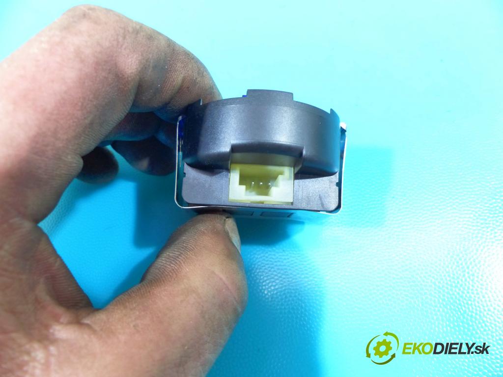 Maserati Ghibli 2013 - 3.0 V6 diesel: 275 HP automatic 202 kW 2987 cm3 4- snímač déšť: 670008302 (Snímače dažďa)