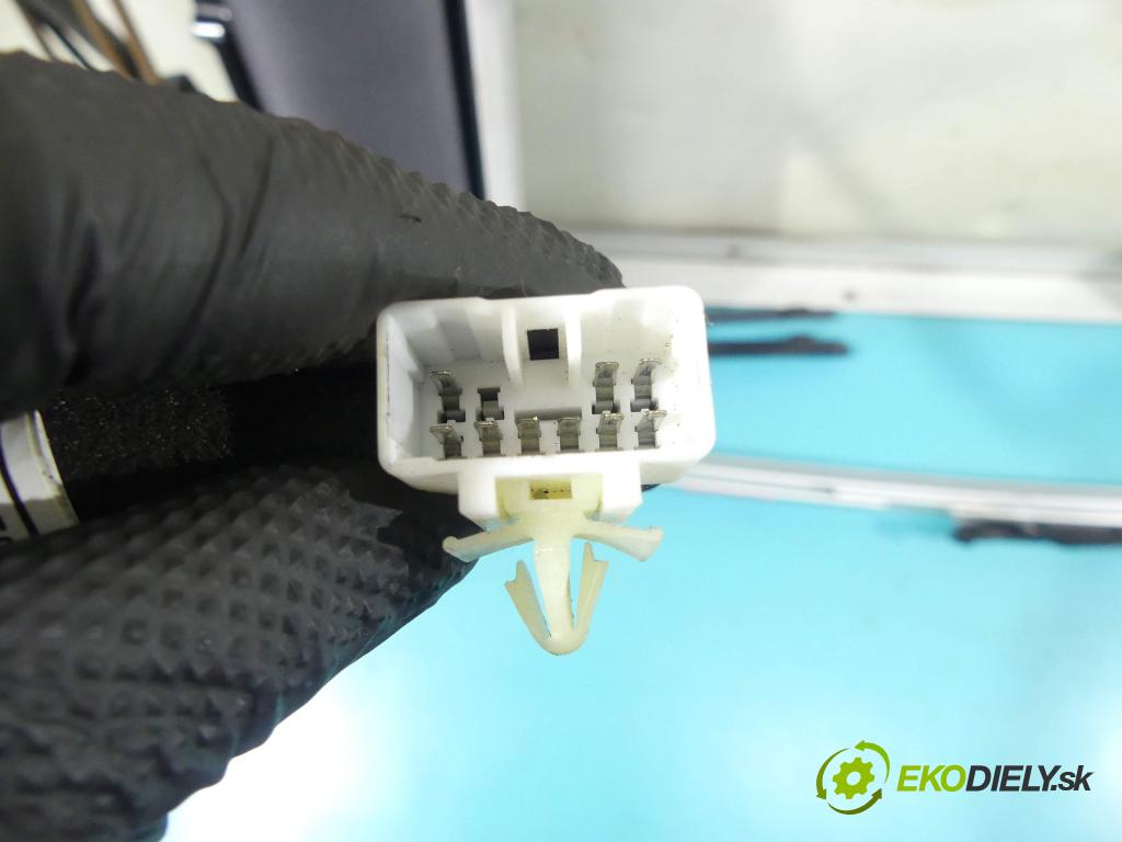 Hyundai I40 1.7 crdi 116 HP manual 85 kW 1685 cm3 4- roleta 7707217B (Rolety kufra)