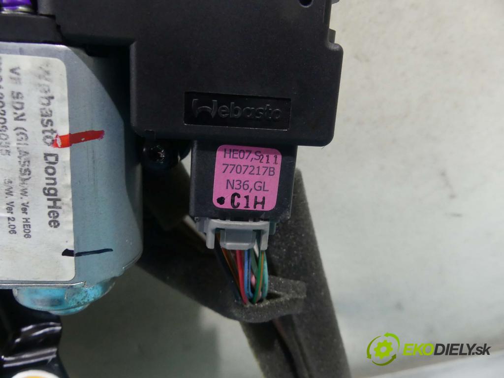 Hyundai I40 1.7 crdi 116 HP manual 85 kW 1685 cm3 4- roleta 7707217B (Rolety kufra)