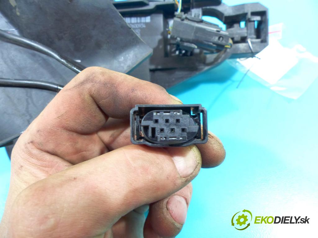 Mercedes GL I X164  2006-2012 4.0 CDI 306KM automatic 225 kW 3996 cm3 5- rukoväť predné ľavé mimo: A1647600934 (Vonkajšie predné ľavé)