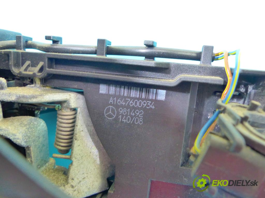 Mercedes GL I X164  2006-2012 4.0 CDI 306KM automatic 225 kW 3996 cm3 5- rukoväť predné ľavé mimo: A1647600934 (Vonkajšie predné ľavé)