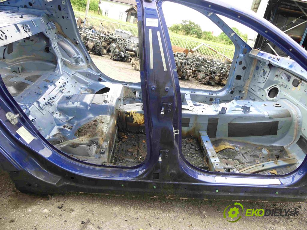 Maserati Ghibli 2013 - 3.0 V6 diesel 275 hp automatic 202 kW 2987 cm3 4- práh pravý  (Ostatní)