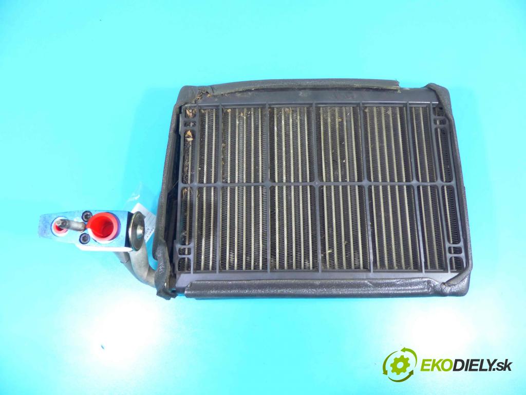 Maserati Ghibli 2013 - 3.0 V6 diesel: 275 HP automatic 202 kW 2987 cm3 4- radiator  (Radiátory kúrenia)