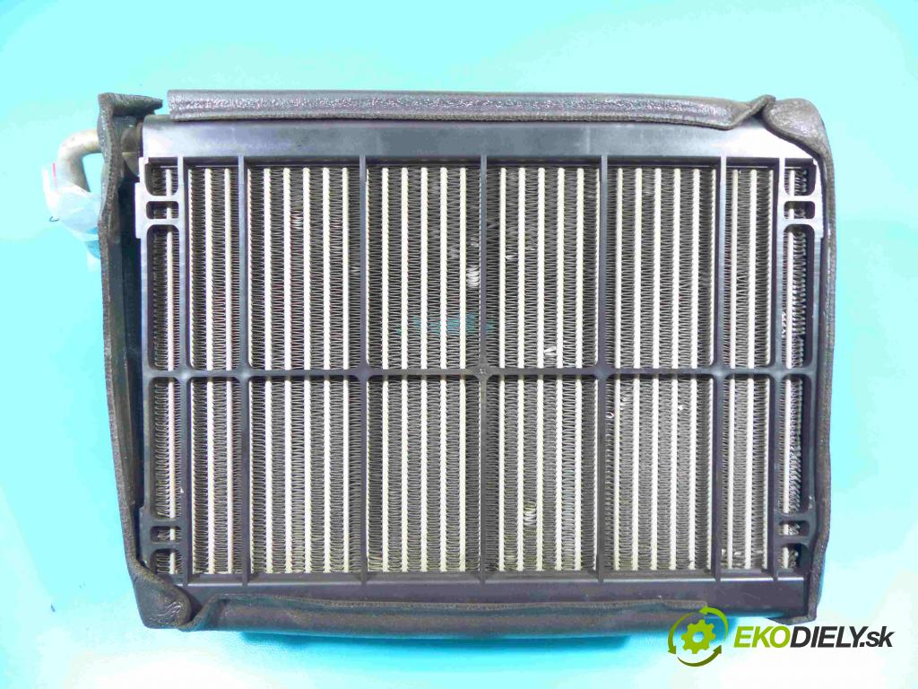 Maserati Ghibli 2013 - 3.0 V6 diesel: 275 HP automatic 202 kW 2987 cm3 4- radiator  (Radiátory kúrenia)