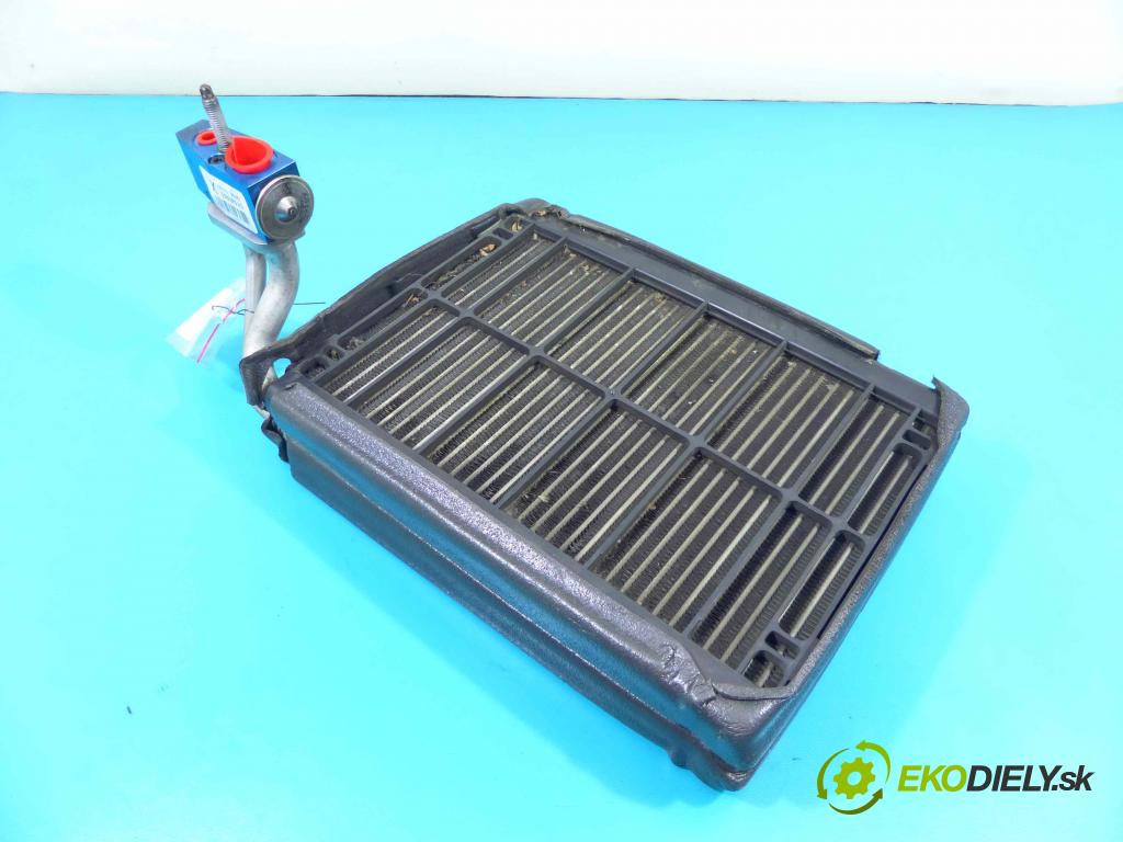 Maserati Ghibli 2013 - 3.0 V6 diesel: 275 HP automatic 202 kW 2987 cm3 4- radiator  (Radiátory kúrenia)