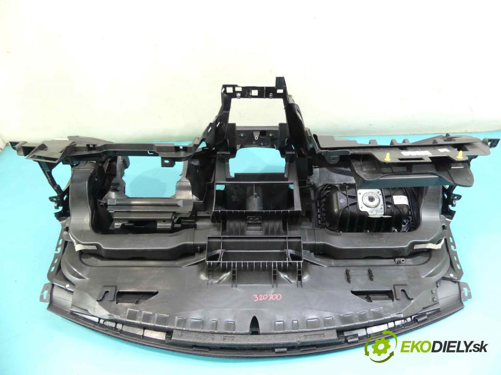 Ford Focus Mk3 2010-2018 1.0 T 101 HP manual 74 kW 999 cm3 5- kokpit,pristrojová doska rozdeľovacia
